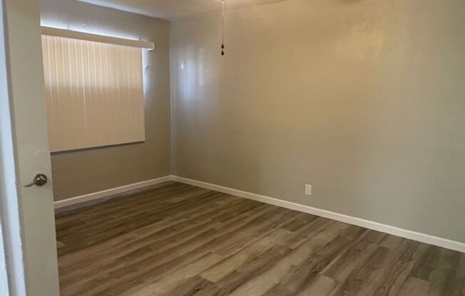 2 beds, 1 bath, 925 sqft, $1,350, Unit 1800 - 4