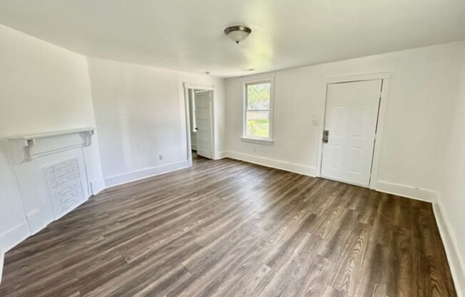 2 beds, 1 bath, $895