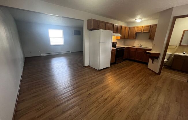 2 beds, 1.5 baths, 892 sqft, $795