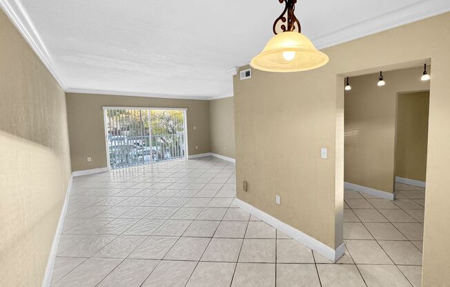 Bright Top-Floor Condo at Gallowood