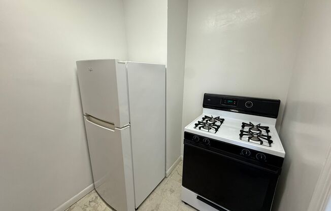 Studio, 1 bath, 413 sqft, $1,325, Unit Royal York 508