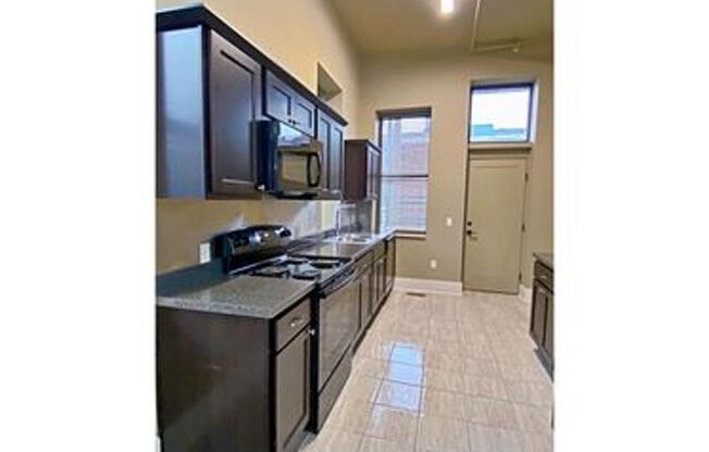 1 bed, 1 bath, 1,043 sqft, $1,250, Unit 911