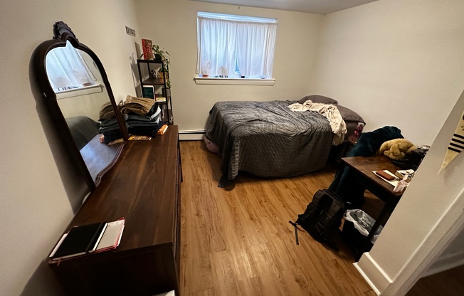 2 beds, 1 bath, $2,780, Unit 2