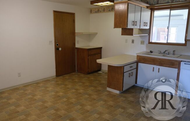 West Valley Tri-Plex, Washer/Dryer & Utilities Included!!