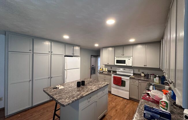 2595-2597 Finger Rd