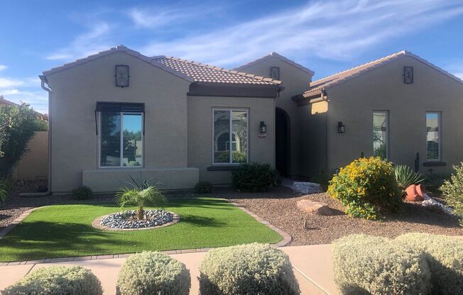 4 Bedroom home in Queen Creek with Pool