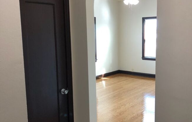 Studio, 1 bath, 450 sqft, $1,695, Unit 14