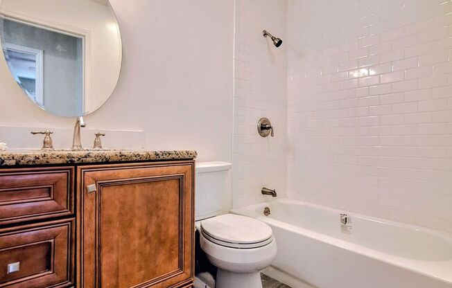 Refurbished 2bd House With Office & Exterior Laundry Room