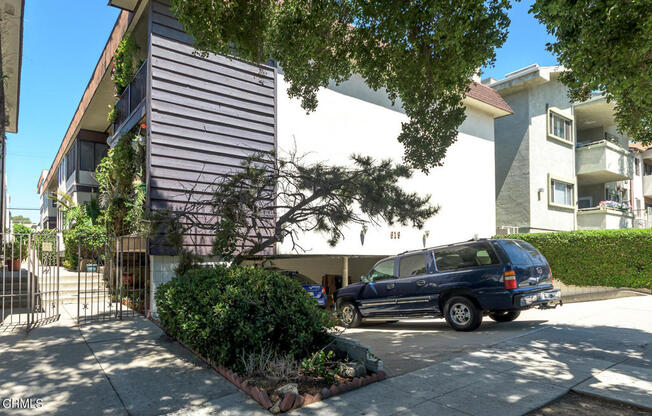 619 E Olive Ave