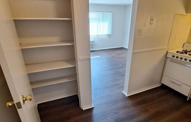 2 beds, 1 bath, 720 sqft, $950, Unit 9343F