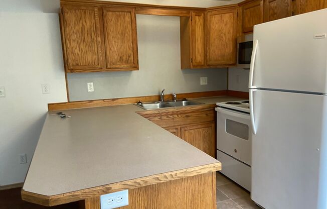 3 beds, 1.5 baths, 1,100 sqft, $1,325, Unit 125