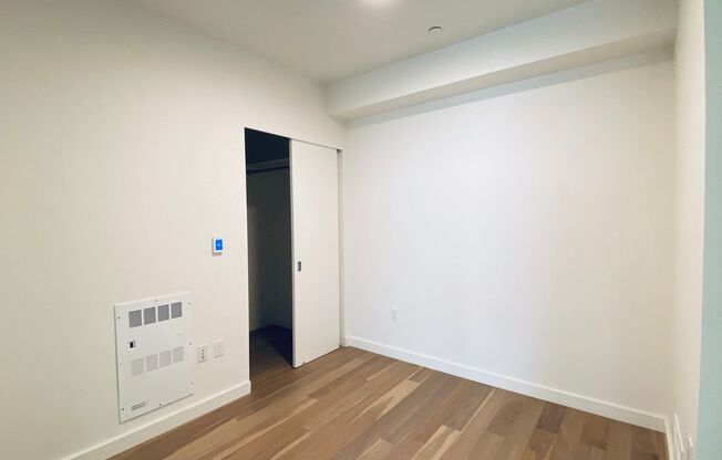 2 beds, 1 bath, $3,000, Unit 211