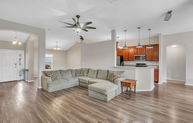 4 bedroom/ 2 bathroom home in Heritage Landing!