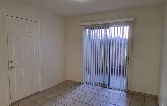 5218 E Lowe