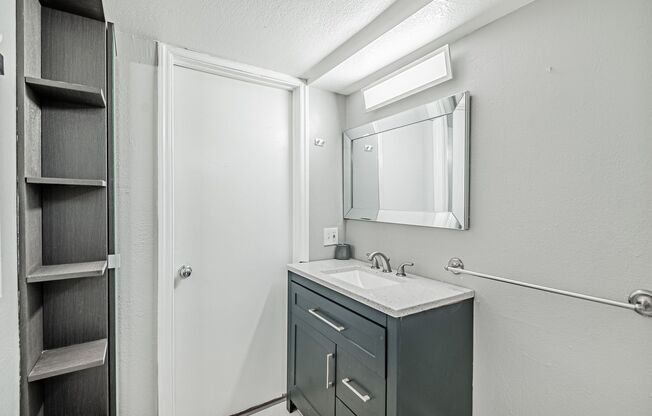 3 beds, 1 bath, $2,740, Unit Unit B