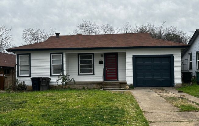 3 bedroom 1 bathroom with 1 car garage in 76107