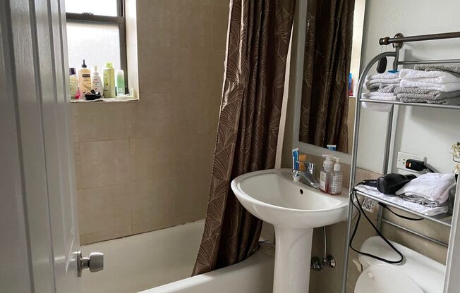 Studio, 1 bath, 400 sqft, $1,475, Unit 4630-2H