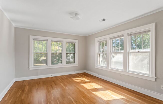 2 beds, 1 bath, 1,300 sqft, $1,295, Unit 5305 Charlotte St. Unit 2