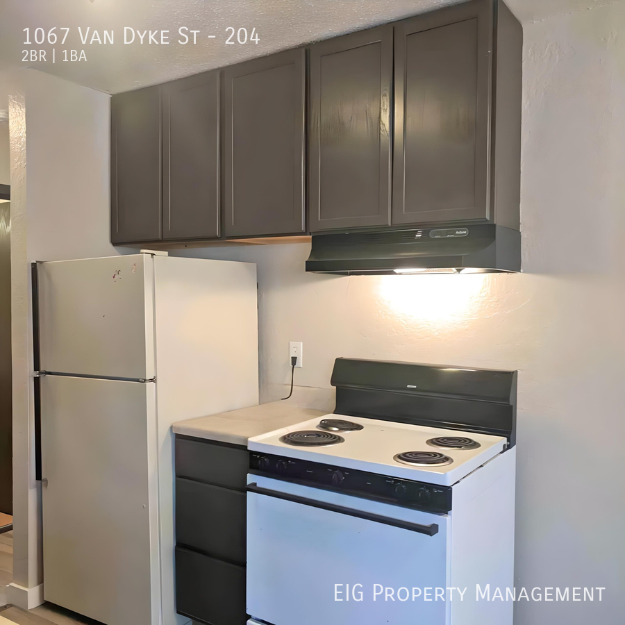 1067 Van Dyke St