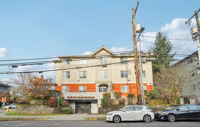 Studio, 1 bath, 200 sqft, $949, Unit 208