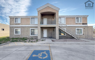 2 Bed/1 bath Downstairs Apartment at 40th St/Bell Rd