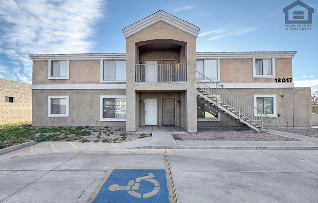 2 Bed/1 bath Downstairs Apartment at 40th St/Bell Rd