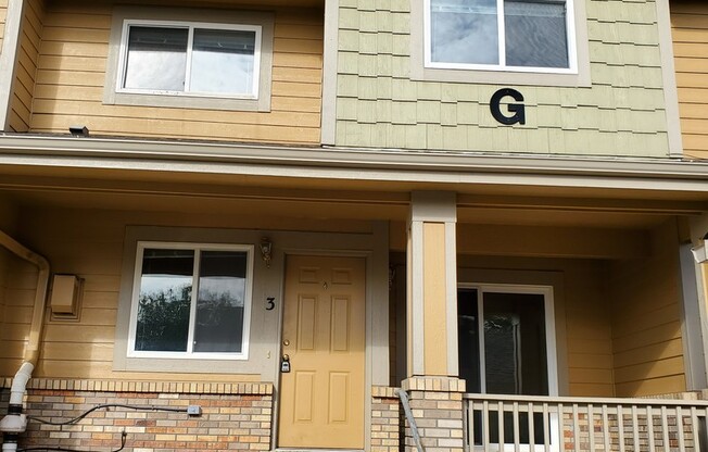 Spacious 3 bed, 3.5 bath condo in Rigden Farm!