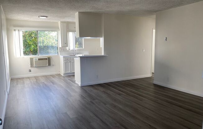 2 beds, 1 bath, $1,995, Unit 27