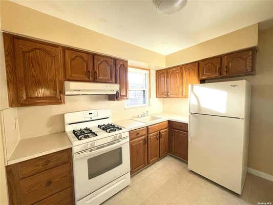 3 beds, 1 bath, $2,700, Unit 3