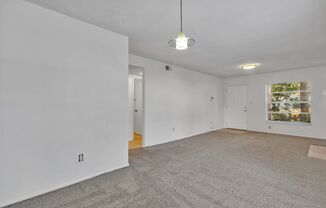Beautiful 2/2 Condo close to the Orlando International Airport. 1st floor.
