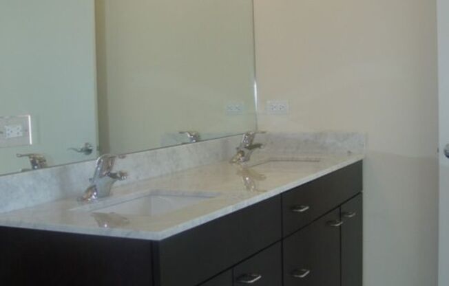 3 beds, 2 baths, 1,469 sqft, $3,400, Unit 402