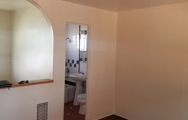 Cozy 1 BR. in Golden Hill - Close to All