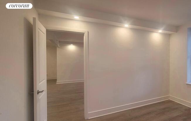 2 beds, 1 bath, $7,400, Unit 5I