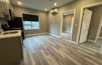 2 beds, 1 bath, $2,800, Unit 301