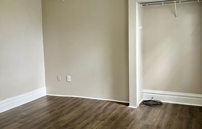 *** Gorgeous Mt. Washington Three Bedroom House * Fully Renovated * Near Grandview Ave * Pet Friendly * Available Now! ***