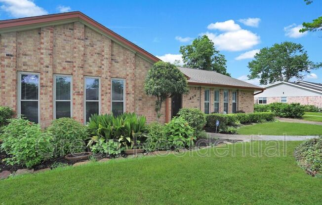 950 W DONOVAN ST