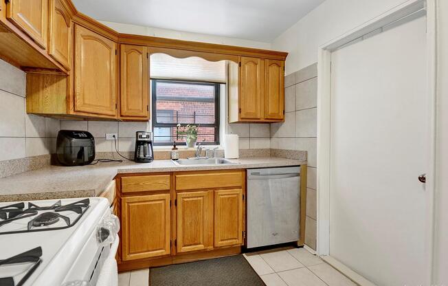 1190 E 53 ST