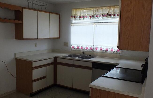 2401 BROOKE CT