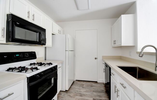 1 bed, 1 bath, 700 sqft, $1,350, Unit 222