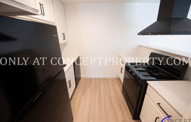 2 beds, 1 bath, 894 sqft, $1,599, Unit 04