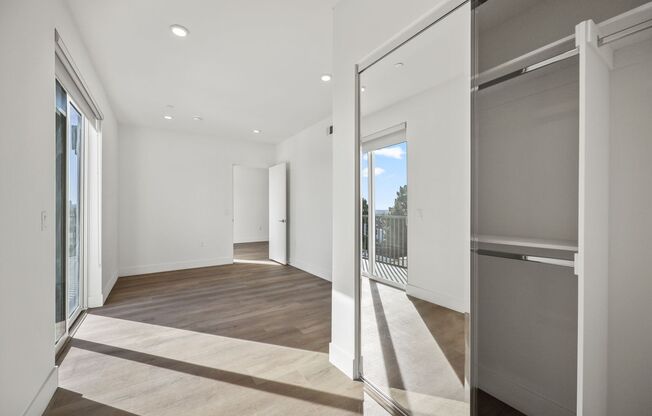 3 beds, 3 baths, 938 sqft, $3,651.43, Unit 504