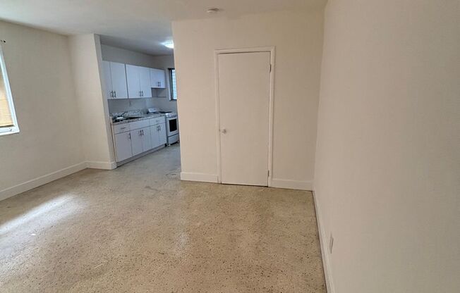 Studio in Central Location + Parking