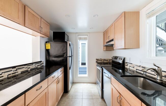 Remodeled 2 Bedroom Condo in a Convenient Redmond Location!