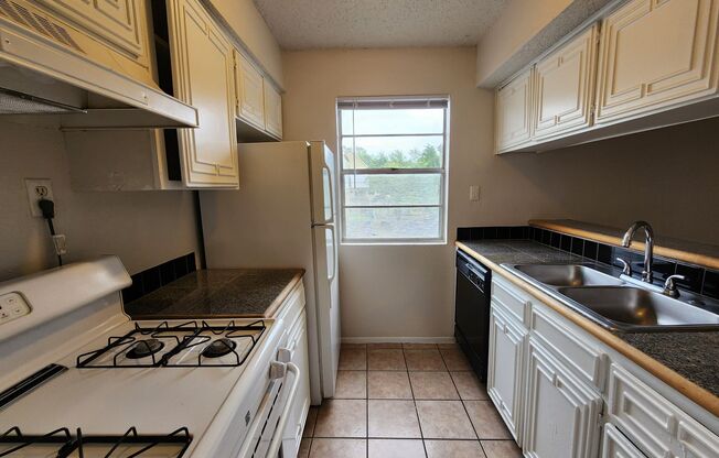 1 bed, 1 bath, 700 sqft, $1,190, Unit OCR-228