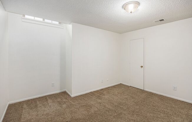 1 bed, 1 bath, 870 sqft, $899, Unit 7050 Unit #131