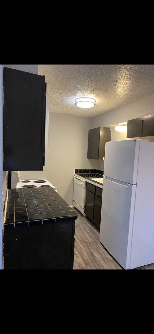 2 beds, 1 bath, 800 sqft, $1,200, Unit 6028-7