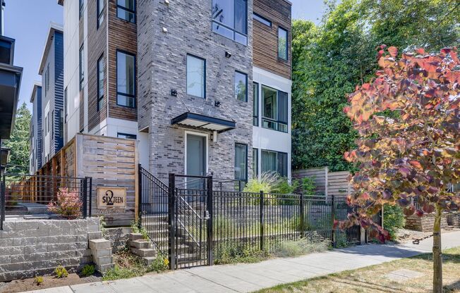 Townhouse in perfect Capitol Hill location!