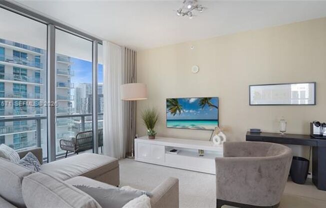 2 beds, 2 baths, $4,400, Unit # 3220 N