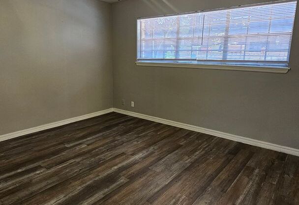 2 beds, 2 baths, 925 sqft, $1,300, Unit 119