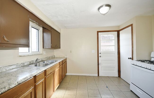 3 beds, 1 bath, $1,200